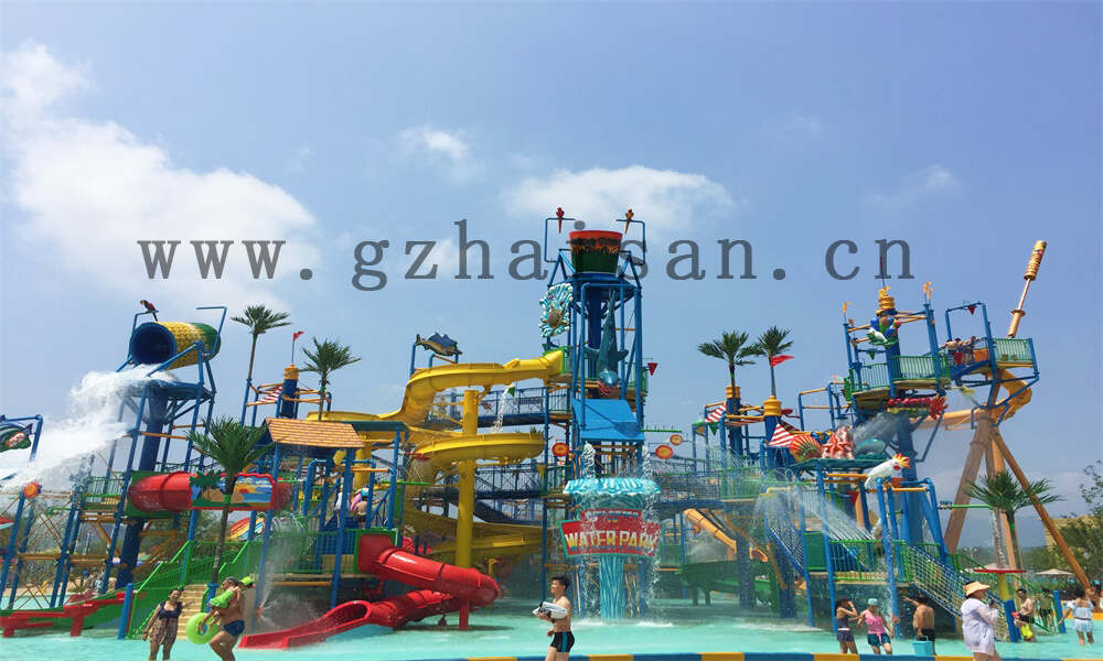 彩虹水上滑梯，欢乐畅享夏日时光