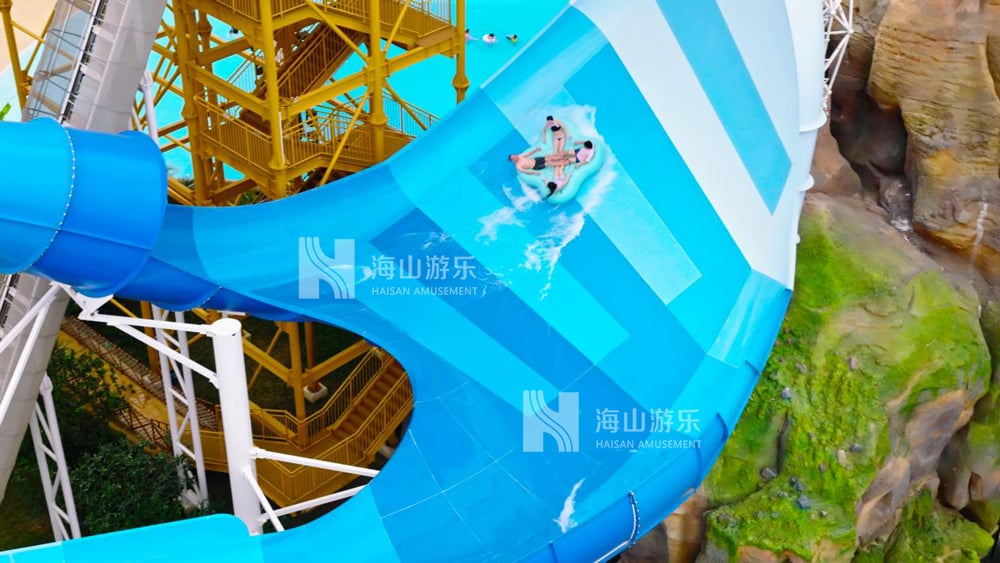 双重风暴，极致竞速——星际盘旋+巨浪翻滚组合引爆水乐园刺激体验