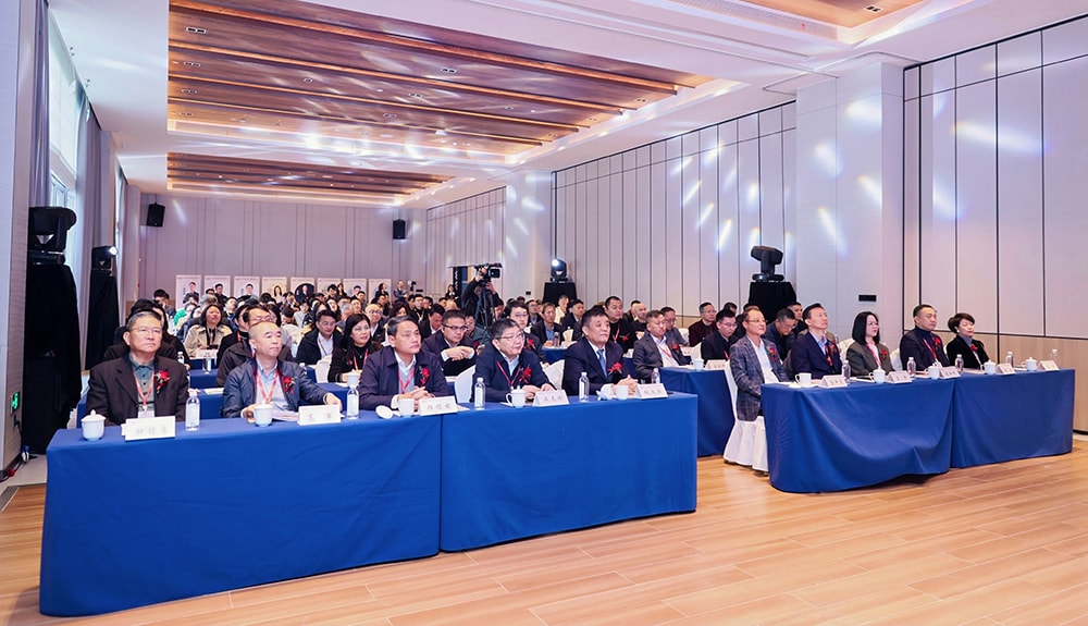 科技铸就非凡体验，专业成就行业标杆——jinnianhui今年会游乐荣膺2025金冠奖“杰出水滑道设备奖”